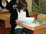 Чиновники объяснили наличие 100 баллов за ЕГЭ у троечников: школы много требовали Чиновники объяснили наличие 100 баллов за ЕГЭ у троечников: школы много требовали