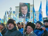 На Майдане Незалежности начинается традиционное уже "вече" сторонников евроинтеграции, а в Михайловском парке около Рады своих сторонников второй день собирает Партия регионов Виктора Януковича