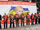 Сама Юлия Тимошенко не прекращает вести посильную борьбу против украинских властей. Она поддерживает участников "Евромайдана", призывая их продолжать акции протеста