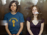 Осужденные участницы Pussy Riot Надежда Толоконникова и Мария Алехина могут уже в четверг выйти на свободу по вступившей в силу амнистии к 20-летию Конституции, надеются их родственники Осужденные участницы Pussy Riot Надежда Толоконникова и Мария Алехина могут уже в четверг выйти на свободу по вступившей в силу амнистии к 20-летию Конституции, надеются их родственники