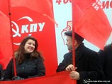 Компартия Украины переменила свое мнение и больше не собирается выступать за отставку правительства страны. Свое решение коммунисты объяснили тем, что не хотят быть в одной команде с националистами Компартия Украины переменила свое мнение и больше не собирается выступать за отставку правительства страны. Свое решение коммунисты объяснили тем, что не хотят быть в одной команде с националистами