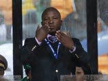 Сурдопереводчик, использовавший на панихиде по Нельсону Манделе несуществующий язык, помещен в психбольницу ЮАР