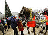 В Иваново лошадь Деда Мороза околела от громкой музыки. Устала, объяснили детям