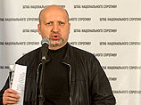 Первый заместитель председателя партии "Батькивщина" Александр Турчинов со сцены в воскресенье поднял перед собравшимися участниками акции вопрос о необходимости продления акции протеста против действий властей Первый заместитель председателя партии "Батькивщина" Александр Турчинов со сцены в воскресенье поднял перед собравшимися участниками акции вопрос о необходимости продления акции протеста против действий властей