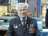 Легендарный конструктор стрелкового оружия Михаил Калашников, накануне скончавшийся после тяжелой болезни на 95-м году жизни, будет похоронен в четверг на одном из ижевских кладбищ Легендарный конструктор стрелкового оружия Михаил Калашников, накануне скончавшийся после тяжелой болезни на 95-м году жизни, будет похоронен в четверг на одном из ижевских кладбищ
