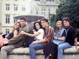 Актеры сериала "Друзья" уговаривают Дженнифер Энистон на продолжение Актеры сериала "Друзья" уговаривают Дженнифер Энистон на продолжение