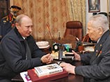 Бывший кабинет оружейного конструктора Михаила Калашникова, скончавшегося накануне на 95-м году жизни, станет его музеем