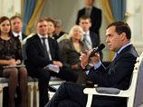 Медведев обещает "донастроить" пенсионную реформу и грозит отставкой ректорам за высокие цены на общежитие