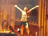 Активистка группы Femen сорвала рождественское богослужение в Кёльнском соборе
Активистка группы Femen сорвала рождественское богослужение в Кёльнском соборе