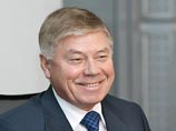В постановлении, которое председатель Верховного суда РФ Вячеслав Лебедев вынес накануне, говорится, что приговор по второму делу в отношении бывших руководителей ЮКОСа Михаила Ходорковского и Платона Лебедева должен быть смягчен В постановлении, которое председатель Верховного суда РФ Вячеслав Лебедев вынес накануне, говорится, что приговор по второму делу в отношении бывших руководителей ЮКОСа Михаила Ходорковского и Платона Лебедева должен быть смягчен