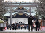Соседи Японии считают Ясукуни символом милитаризма, кроме того, в этом синтоистском мемориале хранятся поминальные таблички не только простых граждан, но и японских военных преступников