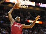 Ведущее информационное агентство США Associated Press назвало лучшим спортсменом уходящего года Леброна Джеймса, выступающего за команду североамериканской Национальной баскетбольной ассоциации (НБА) "Майами Хит"