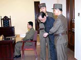 Чан Сон Тхек был дядей нынешнего лидера КНДР Ким Чен Ына, мужем его тетки. Он считался вторым по влиятельности человеком в Северной Корее, и его казнь стала громким событием как в самой КНДР, так и за рубежом Чан Сон Тхек был дядей нынешнего лидера КНДР Ким Чен Ына, мужем его тетки. Он считался вторым по влиятельности человеком в Северной Корее, и его казнь стала громким событием как в самой КНДР, так и за рубежом
