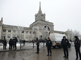 Полиция разогнала народный сход, организованный в соцсетях после взрывов в Волгограде. На акцию собралось около 200 человек, полицейские задерживали всех собравшихся, так как у организаторов нет разрешения на проведение массового мероприятия Полиция разогнала народный сход, организованный в соцсетях после взрывов в Волгограде. На акцию собралось около 200 человек, полицейские задерживали всех собравшихся, так как у организаторов нет разрешения на проведение массового мероприятия