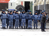 В городе проводится масштабная операция "Вихрь-Антитеррор", в патрулировании улиц задействовано максимальное число полицейских и военнослужащих внутренних войск МВД - свыше 5,2 тысячи человек