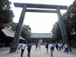 Токийский храм Ясукуни - представляет собой синтоистский храм, в котором хранятся поминальные таблички с именами 2,5 миллионов японских военнослужащих - жертв военных конфликтов