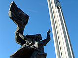 Большинство жителей Риги снова высказались за сохранение памятника Советским воинам-освободителям, показал опрос