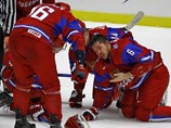 Встреча началась с активных действий российских хоккеистов, но хозяева турнира постепенно выровняли положение