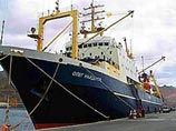 Задержанное военными Сенегала российское рыболовное судно "Олег Найденов" прибыло в порт столицы страны Дакара