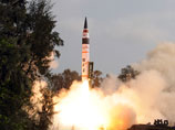 В сентябре прошлого года Индия провела второе по счету испытание баллистической ракеты "Агни-5", способной нести ядерный заряд весом до полутора тонн на расстояние более 5000 километров