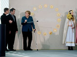 Получившая травму Ангела Меркель впервые появилась на публике