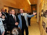 Приехав в Мариинский театр, Путин встретился с Валерием Гергиевым, художественным руководителем Сводного детского хора