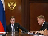 Медведев поручил Ливанову сделать школьные сочинения значимыми при поступлении в вузы