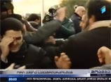 Возле здания Грузинской патриархии в Тбилиси подрались сторонники и противники суррогатного материнства