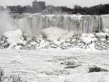 Интернет наводнили фотографии "замерзшего" Ниагарского водопада