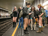 Тысячи человек по всему миру приняли участие в 13-й ежегодной акции "В метро - без штанов!"