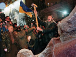 8 декабря 2013 года в Киеве был снесен с пьедестала и разбит памятник Ленину неподалеку от Крещатика