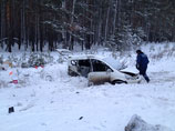 Два легковых автомобиля столкнулись на трассе Екатеринбург-Реж, погибли четыре человека, сообщает ГУ МВД по Свердловской области