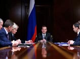 Правительство разрешило "надежным" регионам занимать у иностранцев Правительство разрешило "надежным" регионам занимать у иностранцев