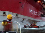 Инцидент с судном Arctic Sunrise произошел в середине сентября прошлого года. 30 участников команды ледокола Greenpeace Arctic Sunrise были задержаны за попытку проведения акции протеста против нефтедобычи на платформе "Газпрома" в Печорском море Инцидент с судном Arctic Sunrise произошел в середине сентября прошлого года. 30 участников команды ледокола Greenpeace Arctic Sunrise были задержаны за попытку проведения акции протеста против нефтедобычи на платформе "Газпрома" в Печорском море