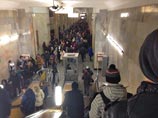 В московском метрополитене перестали следовать поезда части по Замоскворецкой линии из-за того, что тоннель между станциями "Автозаводская" и "Коломенская" оказался пробит строительной сваей В московском метрополитене перестали следовать поезда части по Замоскворецкой линии из-за того, что тоннель между станциями "Автозаводская" и "Коломенская" оказался пробит строительной сваей