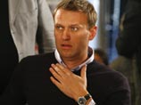 Оппозиционеру Алексею Навальному предстоит допрос по некоему "непонятному" делу, рассказал он сам после очередного визита в Следственный комитет