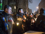 Во время пикетов у здания украинского посольства в Москве в поддержку протестующих на Украине демонстрантов, часть которых перешла к захвату административных зданий и успешно добивается смены региональной сласти, было задержано 11 человек Во время пикетов у здания украинского посольства в Москве в поддержку протестующих на Украине демонстрантов, часть которых перешла к захвату административных зданий и успешно добивается смены региональной сласти, было задержано 11 человек