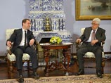 Глава ПНА Махмуд Аббас и премьер-министр России Дмитрий Медведев должны подписать межправительственное соглашение, которое включает в себя проект по добыче природного газа на участке шельфа Средиземного моря