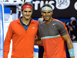 Первая ракетка мира Рафаэль Надаль(на фото - справа) переиграл Роджера Федерера в трех сетах и вышел в финал Открытого чемпионата Австралии по теннису
