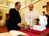 Папа Римский принял в Ватикане президента Франции
