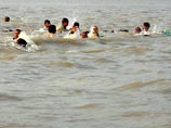 В Индийском океане утонул паром с туристами, более 20 погибших
