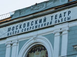 "Пожар, который был в этом доме 3 ноября, - не первый. Дом когда-то выглядел по-другому: над главным залом был замечательный, красивый купол, а со стороны Неглинной был третий этаж" "Пожар, который был в этом доме 3 ноября, - не первый. Дом когда-то выглядел по-другому: над главным залом был замечательный, красивый купол, а со стороны Неглинной был третий этаж"