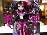 На Урале вспыхнул скандал вокруг детских игрушек - кукол серии "Monster High". Необычные изделия с именами "Дочь сумасшедшего ученого", "Дочь мумии" и "Дочь призрака оперы" вызвали гнев представителей "Уральского родительского комитета" На Урале вспыхнул скандал вокруг детских игрушек - кукол серии "Monster High". Необычные изделия с именами "Дочь сумасшедшего ученого", "Дочь мумии" и "Дочь призрака оперы" вызвали гнев представителей "Уральского родительского комитета"