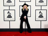 Мадонна заявила, что представит на правозащитном концерте Bringing Human Rights Home в Нью-Йорке 5 февраля, который проводит Amnesty International, недавно освобожденных по амнистии бывших участниц группы Pussy Riot Надежду Толоконникову и Марию Алехину