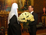 Премьер-министр Медведев поздравил патриарха Кирилла с пятилетием интронизации