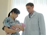 Впервые за всю историю новой России рождаемость в стране превысила смертность. В 2013 году естественный прирост населения составил более 20 тысяч человек Впервые за всю историю новой России рождаемость в стране превысила смертность. В 2013 году естественный прирост населения составил более 20 тысяч человек