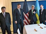 Госсекретарь США Джон Керри и лидеры украинской оппозиции в ходе встречи в Мюнхене достигли договоренностей о конкретных шагах по выходу из кризисной ситуации на Украине Госсекретарь США Джон Керри и лидеры украинской оппозиции в ходе встречи в Мюнхене достигли договоренностей о конкретных шагах по выходу из кризисной ситуации на Украине
