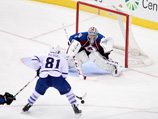 В матче регулярного чемпионата НХЛ вратарь олимпийской сборной России Семен Варламов отразил 27 бросков и помог своему клубу "Колорадо" разгромить "Баффало" со счетом 7:1
