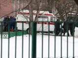 Машина скорой помощи возле московской школы &#8470; 263
