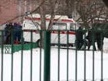 Машина скорой помощи возле московской школы № 263 Машина скорой помощи возле московской школы № 263
